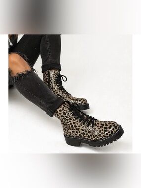 TRUE CRAFT Korri Combat Boots sz 6M Tan Leopard Glitter Lug Sole Lace Up NWOT